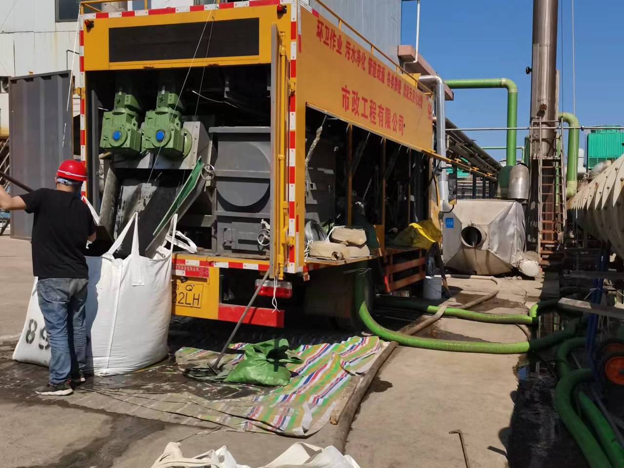 康县淤泥压干处理