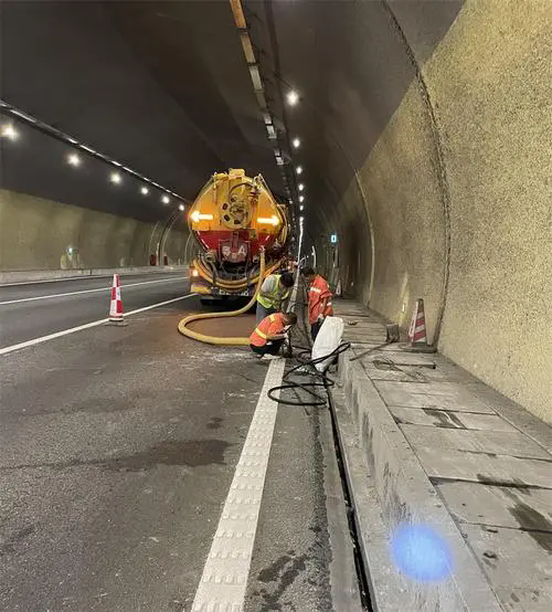 康县隧道排水渠清淤